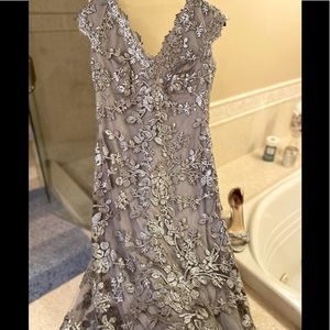 Tadashi Shoji Cap Sleeve Silver Grey Lace Dress 8